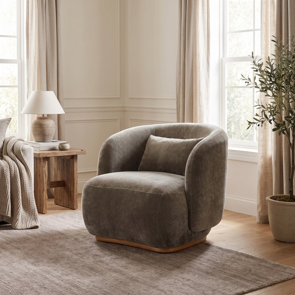 Peschiera Moss Swivel Chair